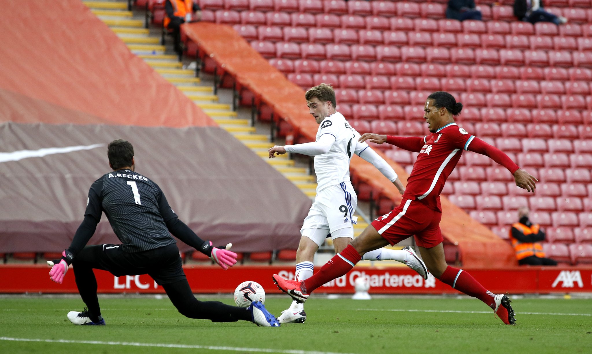 港与他面谈 港与他面谈